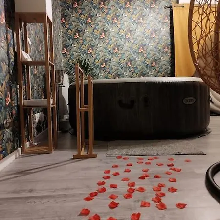 & Romance L Jacuzzi Xxl L Table De Massage Apartment